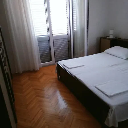 Mravak * Τρογκίρ